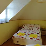 Negy Evszak Vendeghaz ゲストハウス 3*