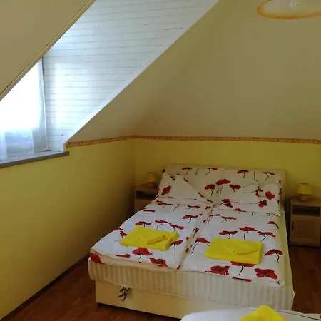 Negy Evszak Vendeghaz Konukevi 3*